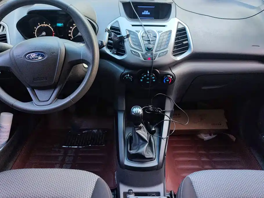 Ford EcoSport 2015 — фото 13