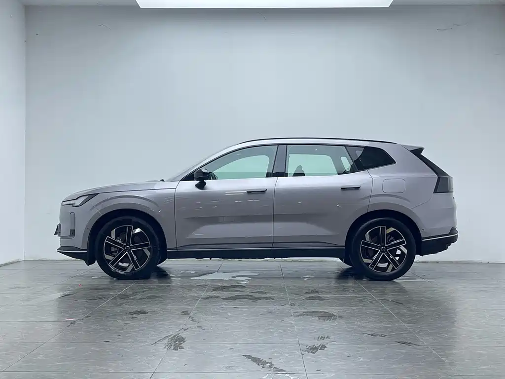 Volvo XC70 Plug-In Hybrid 2025 — фото 8