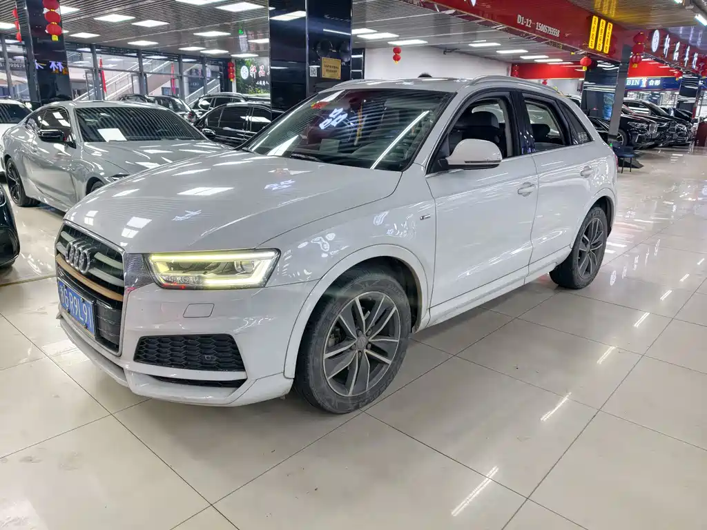 Audi Q3 2018 — фото 1
