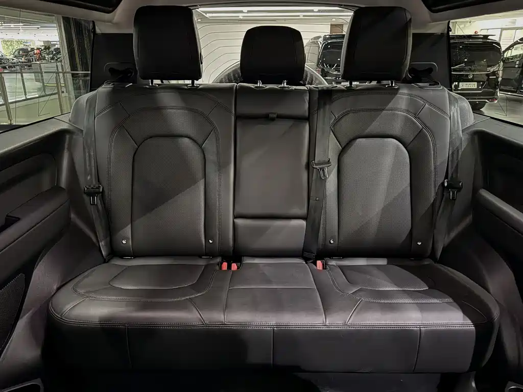 Land Rover Defender 2023 — фото 18
