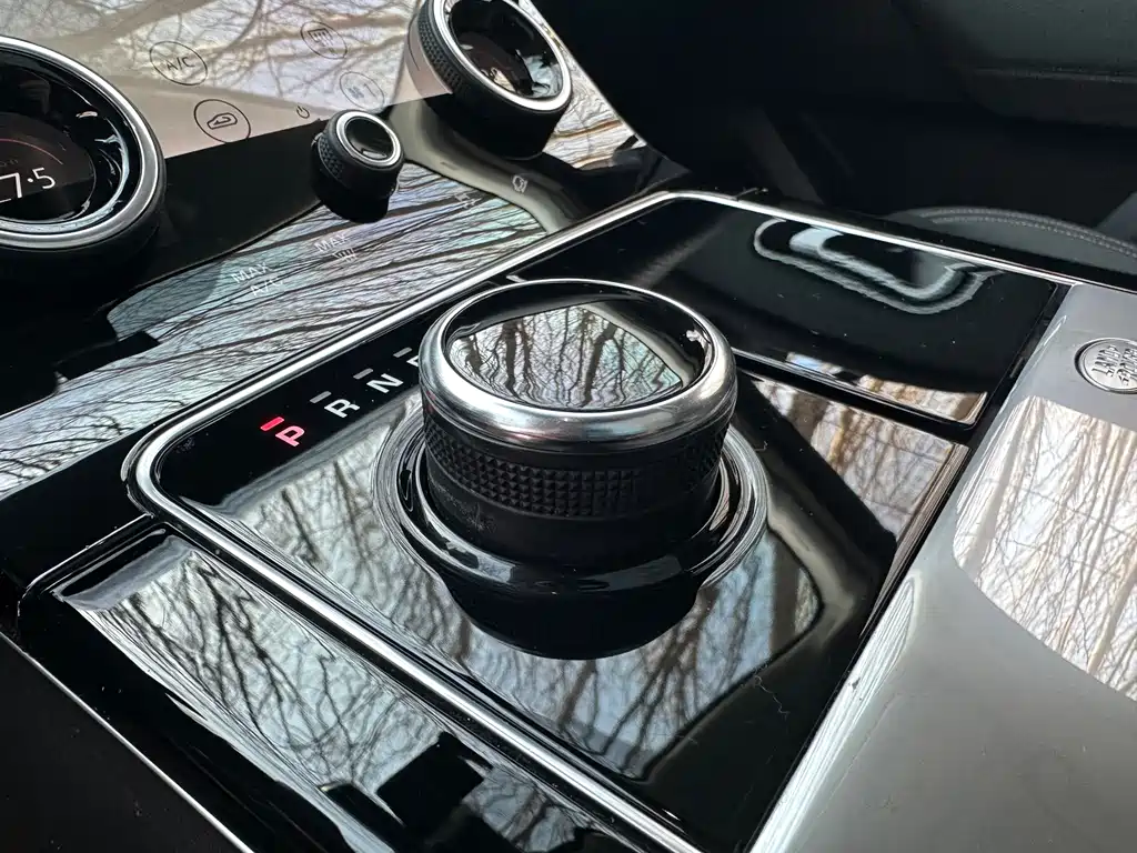 Land Rover Velar 2019 — фото 14