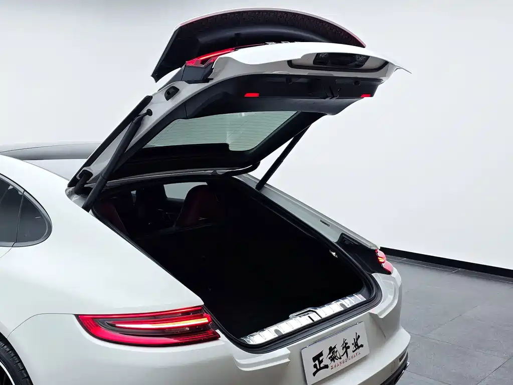 Porsche Panamera 2019 — фото 17