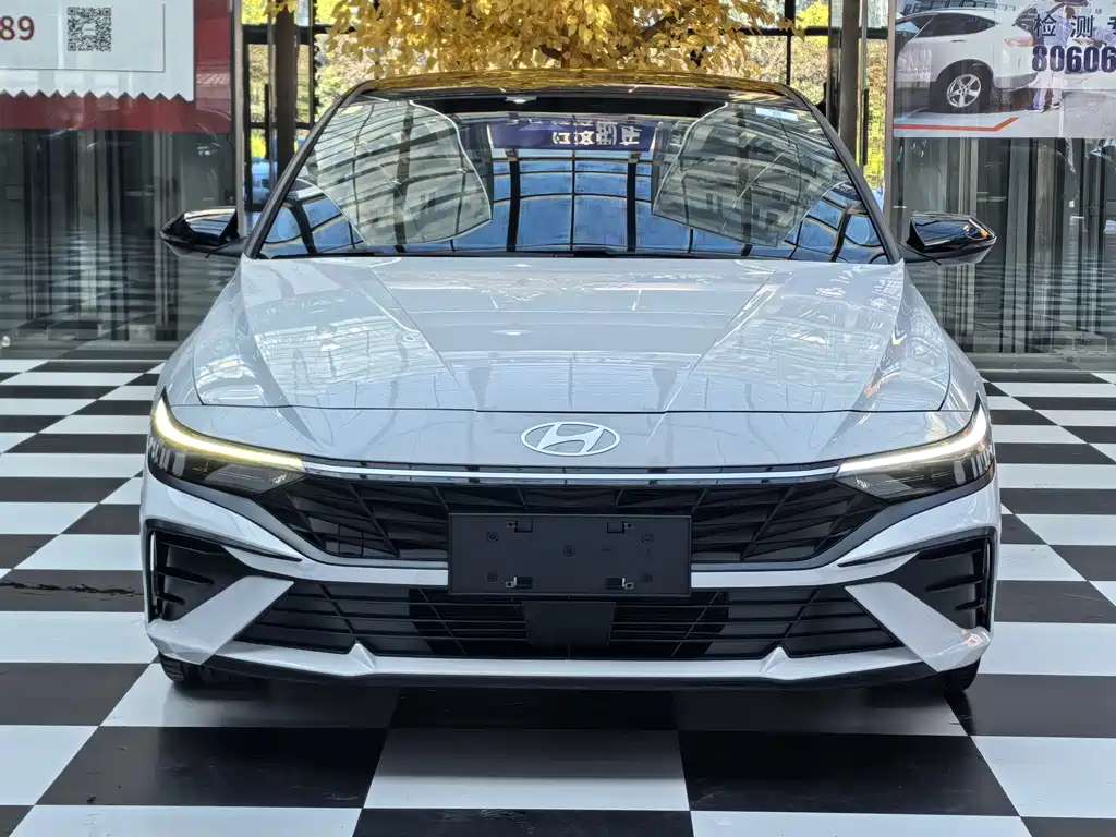 Hyundai Elantra 2023