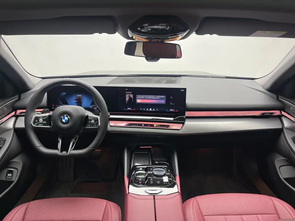 BMW 5 Series 2025 — фото 13
