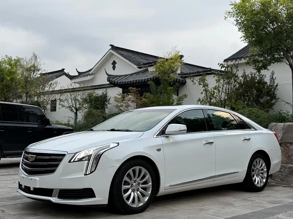 Cadillac XTS 2018 — фото 1