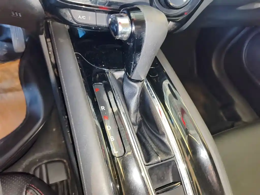 Honda Vezel 2015 — фото 10