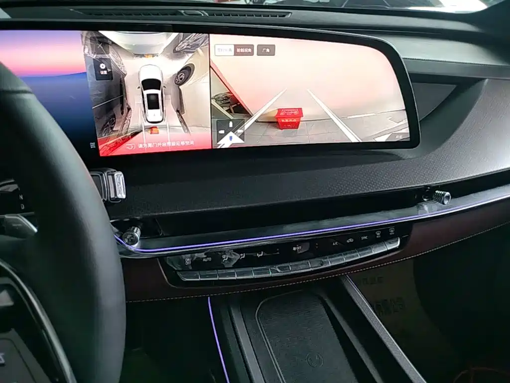 Cadillac XT5 2025 — фото 13