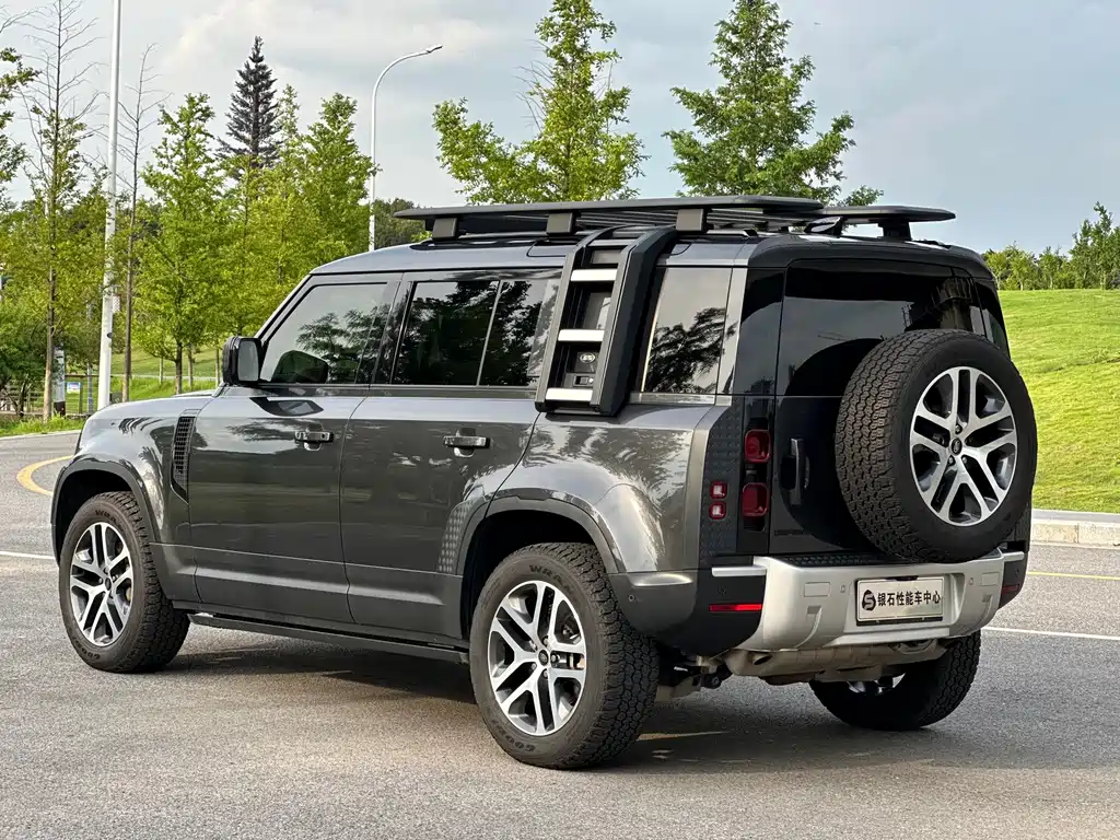 Land Rover Defender 2024 — фото 17