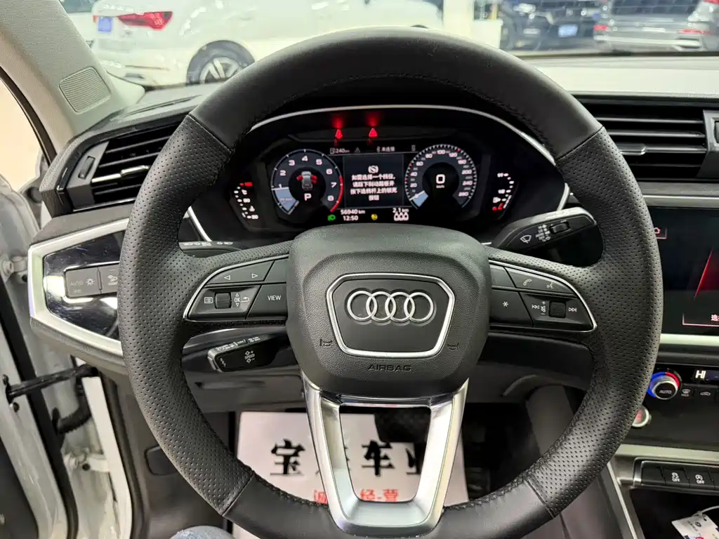 Audi Q3 2023 — фото 12