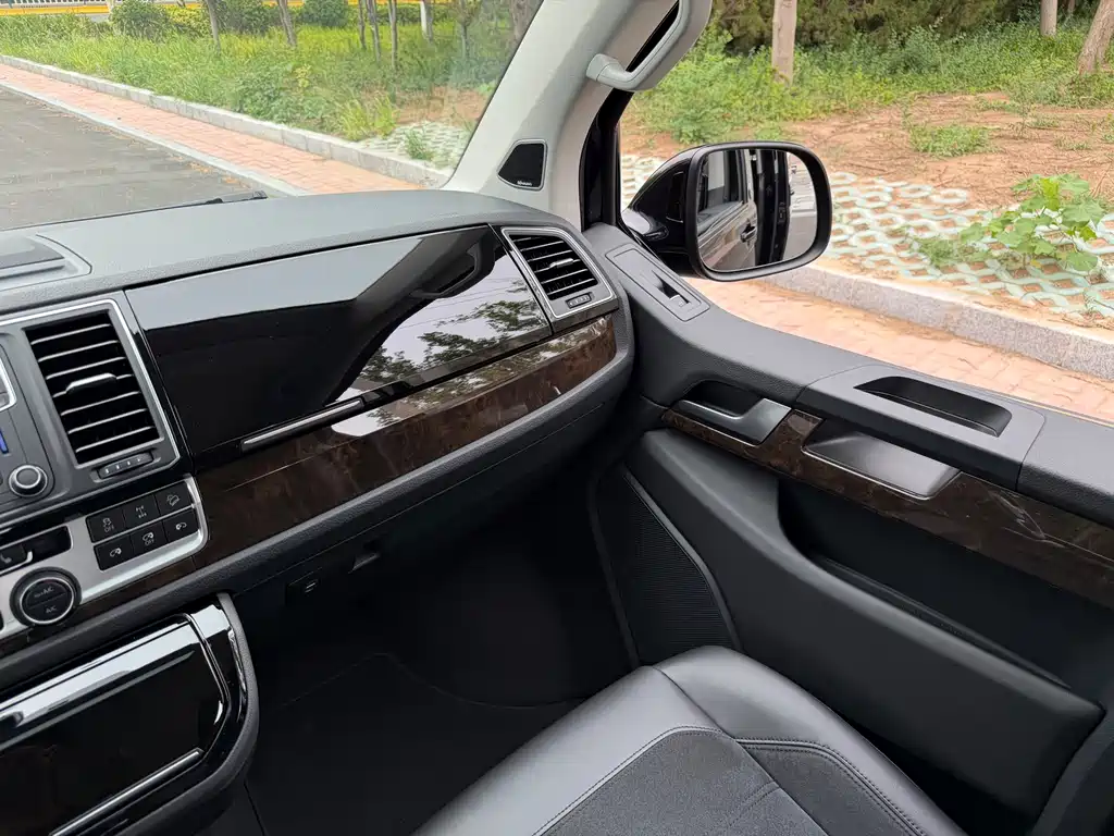 Volkswagen Multivan 2019 — фото 11
