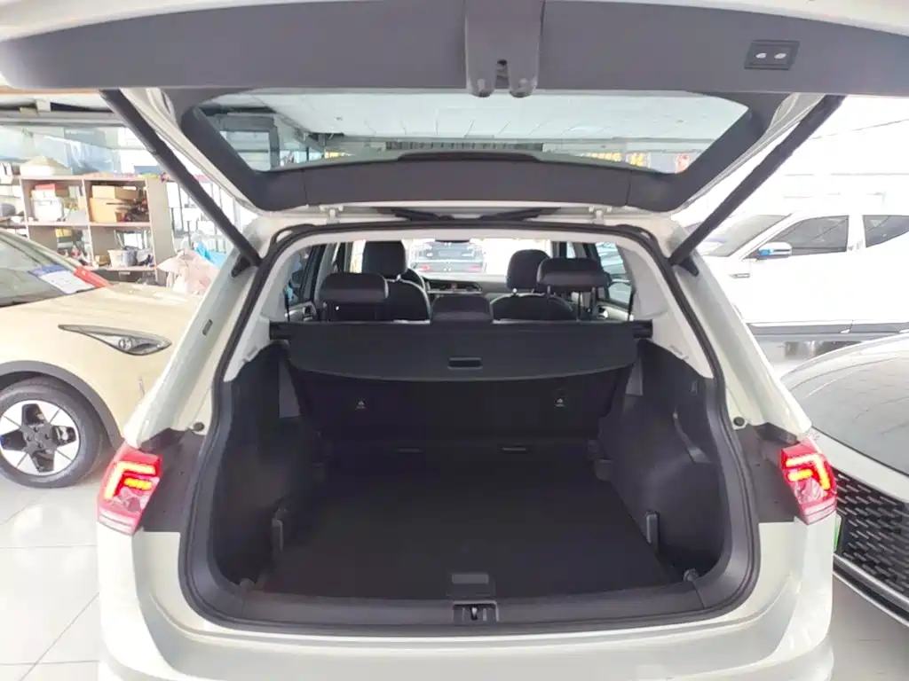 Volkswagen Tiguan L 2018 — фото 10