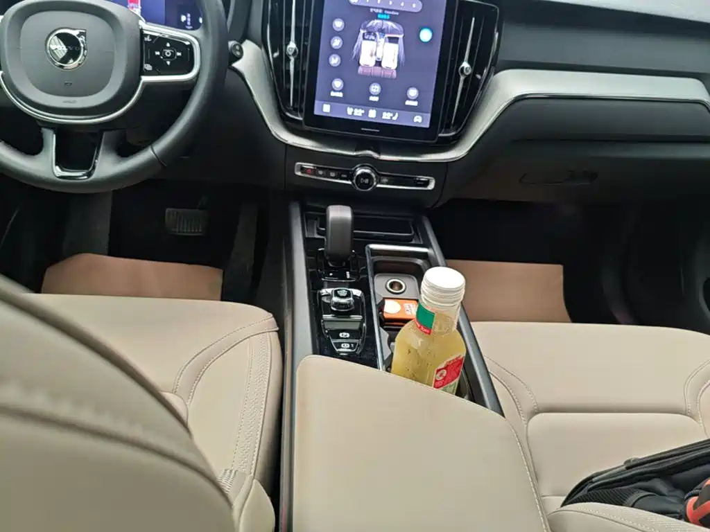 Volvo XC60 2025 — фото 14