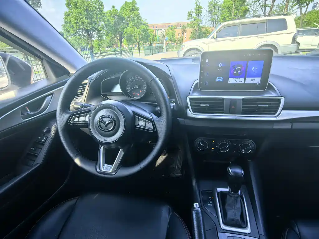 Mazda 3 Axela 2019 — фото 14