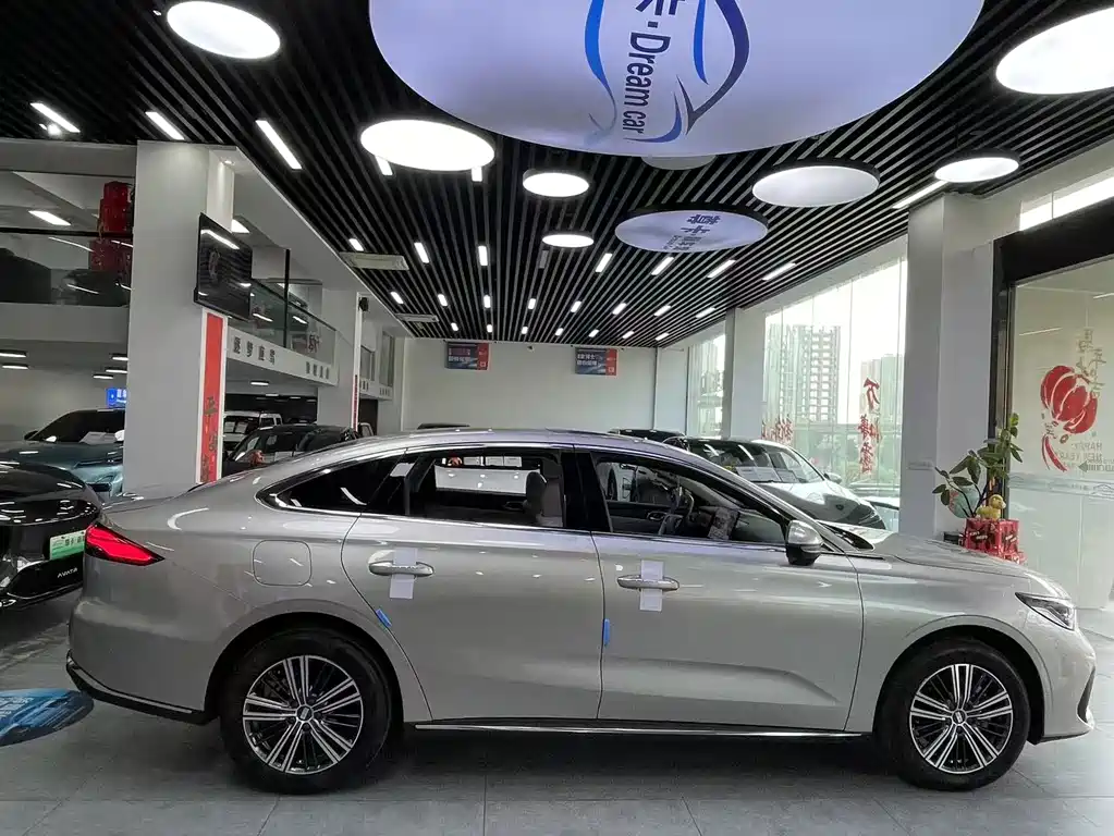 Geely Galaxy Star 6 2025 — фото 13