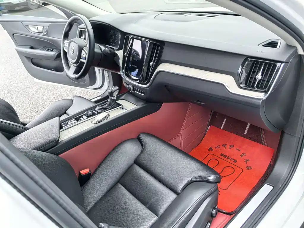 Volvo S60 2021 — фото 10