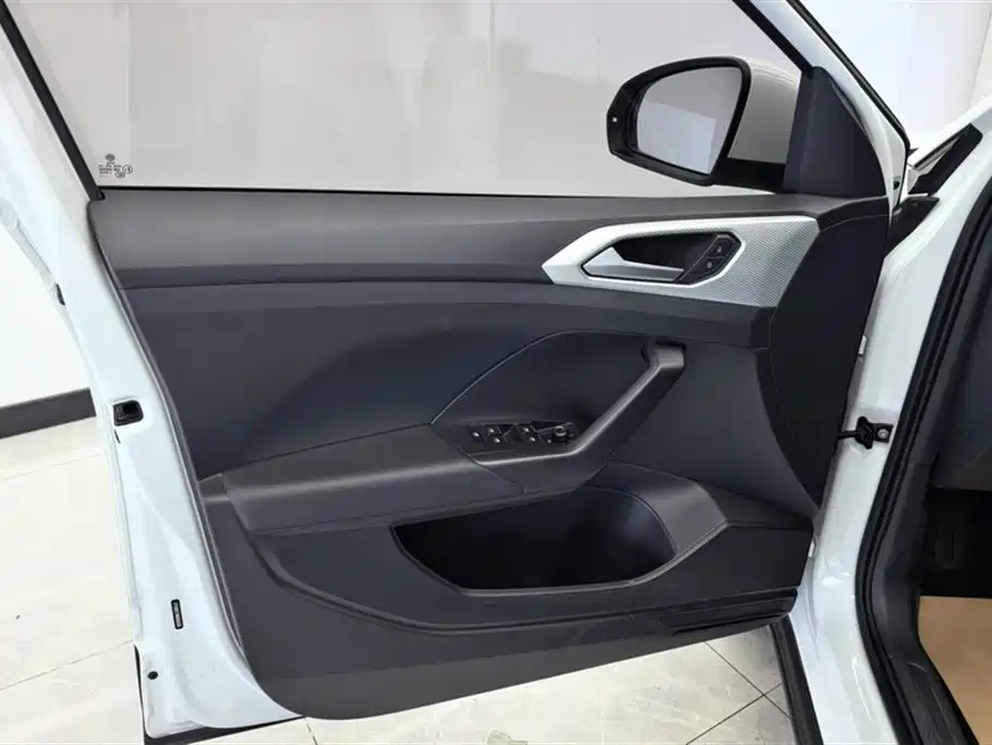 Volkswagen Explore The Shadows 2021