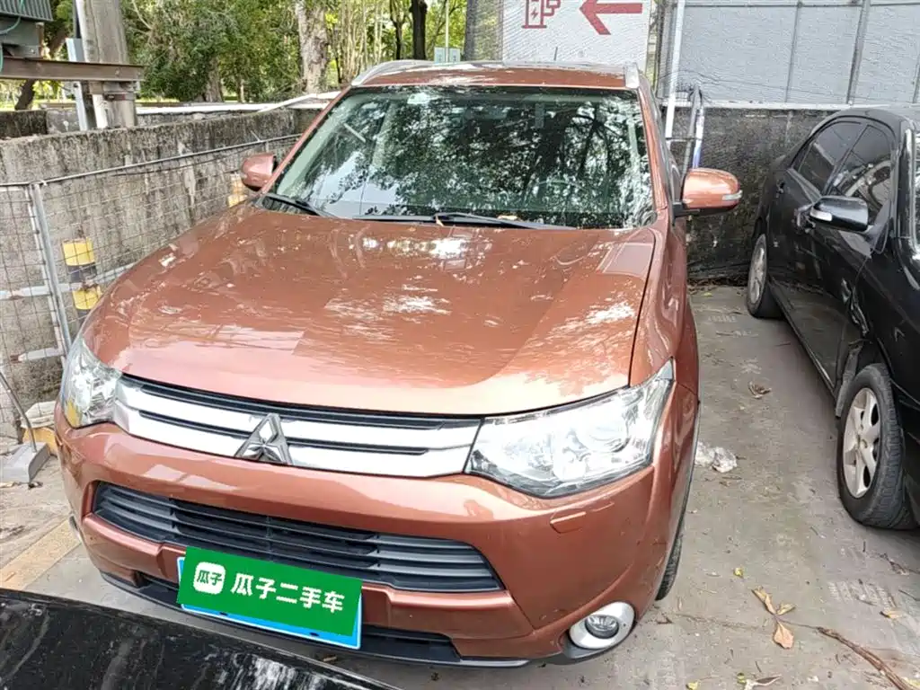 Mitsubishi Outlander 2015 — фото 3