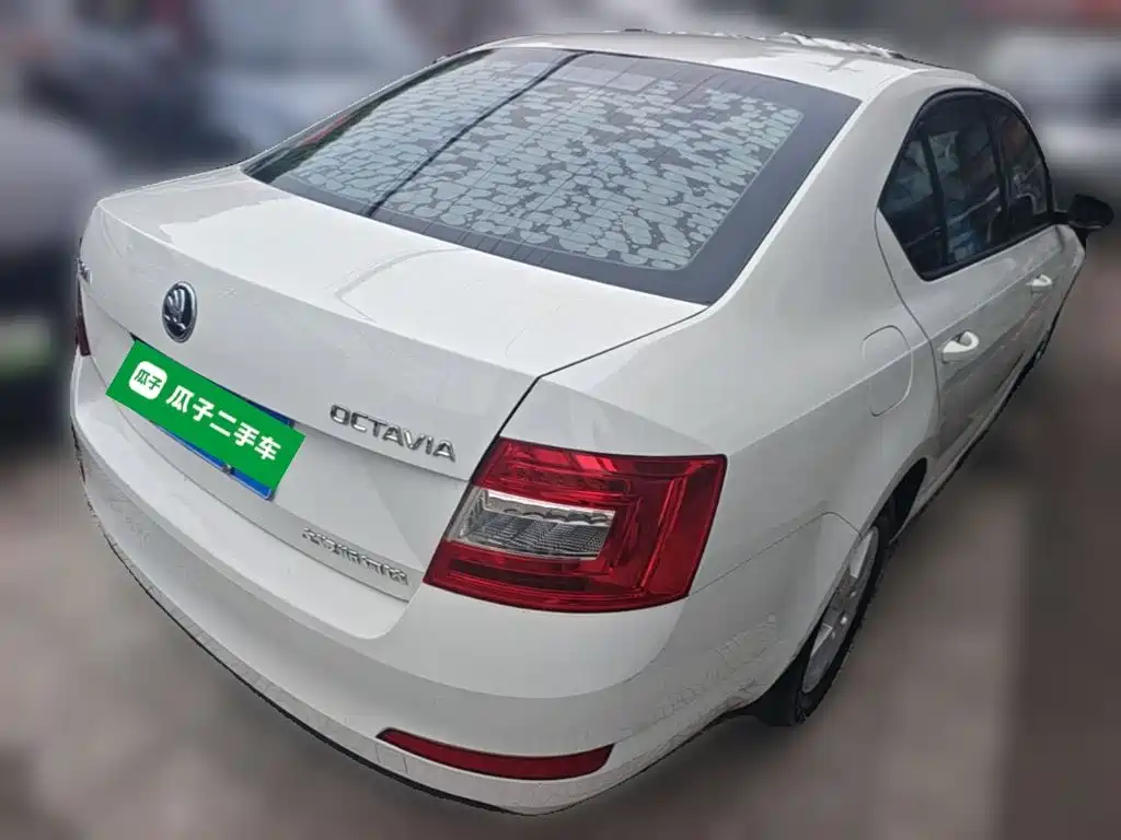 Skoda Octavia 2018 — фото 12
