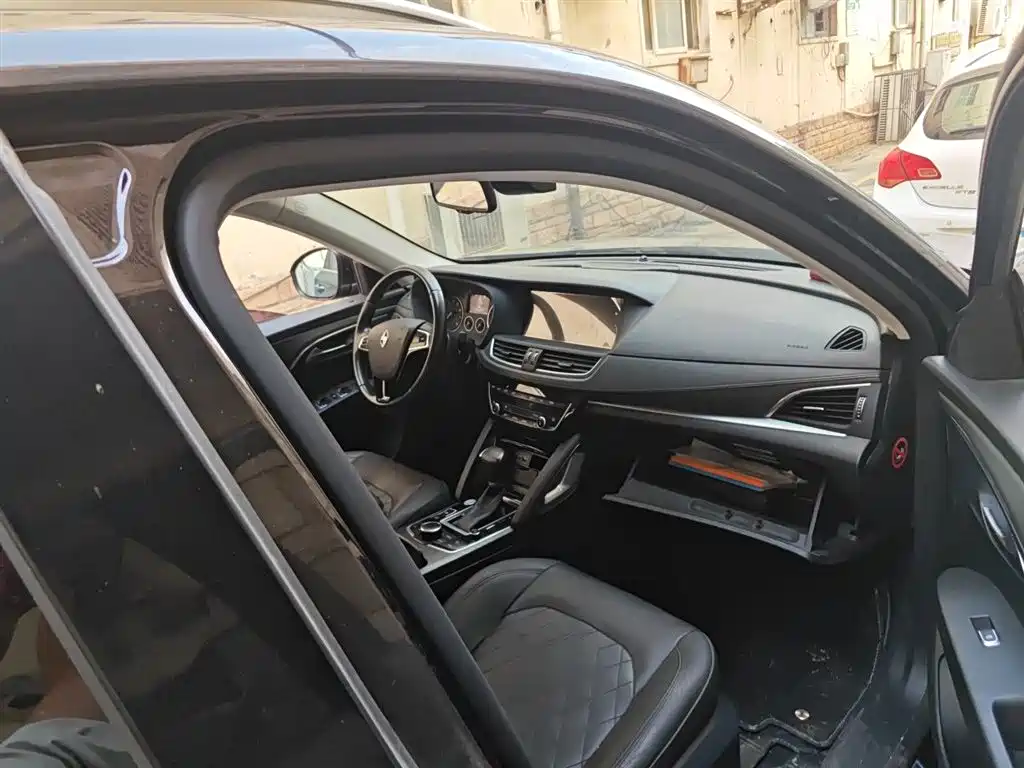 Borgward BX7 2017 — фото 22