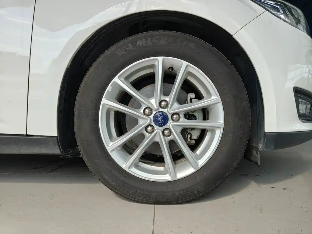 Ford Focus 2019 — фото 15
