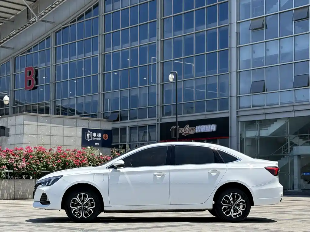 Roewe i6 MAX 2022 — фото 3