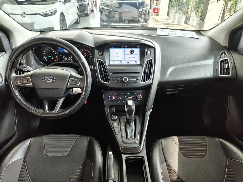 Ford Focus 2019 — фото 10