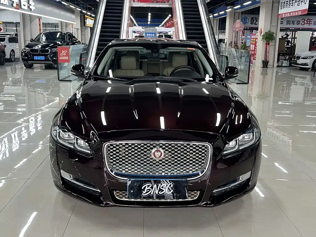 Jaguar XJ 2017 — фото 4
