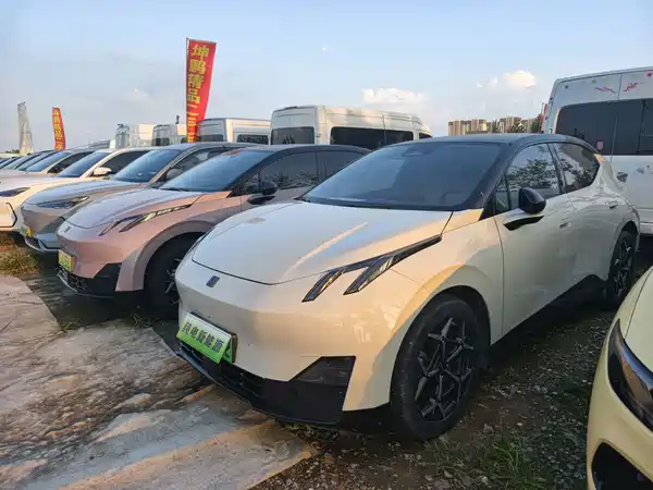 Lynk & Co Z20 2025