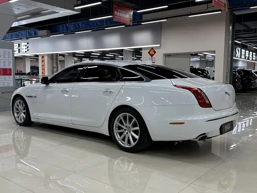 Jaguar XJ 2015 — фото 10