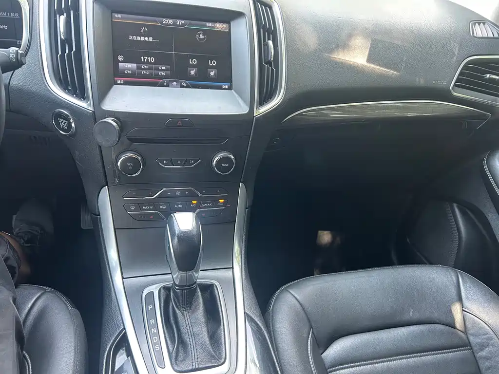 Ford Edge 2016 — фото 15