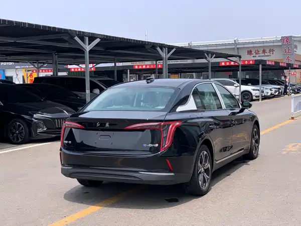Hongqi E-QM5 2022