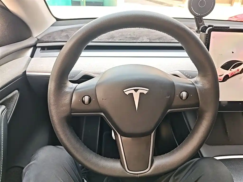 Tesla Model Y 2024 — фото 11