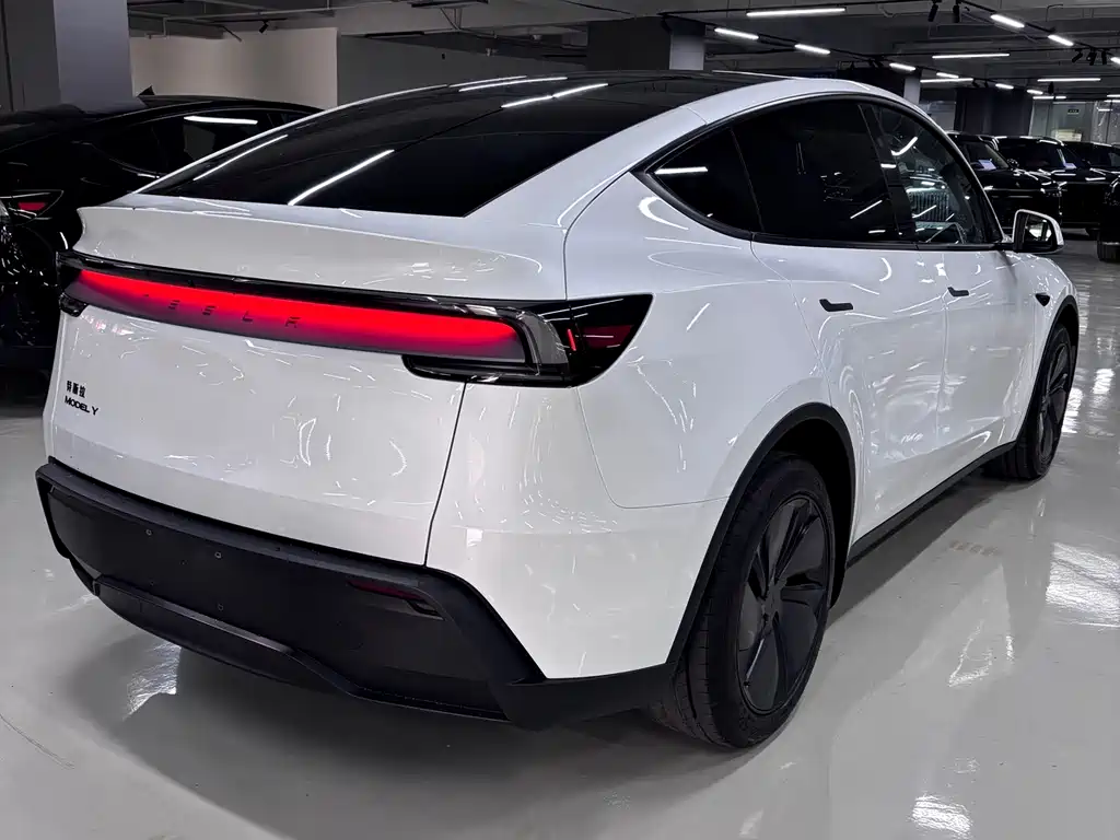 Tesla Model Y 2026 — фото 9