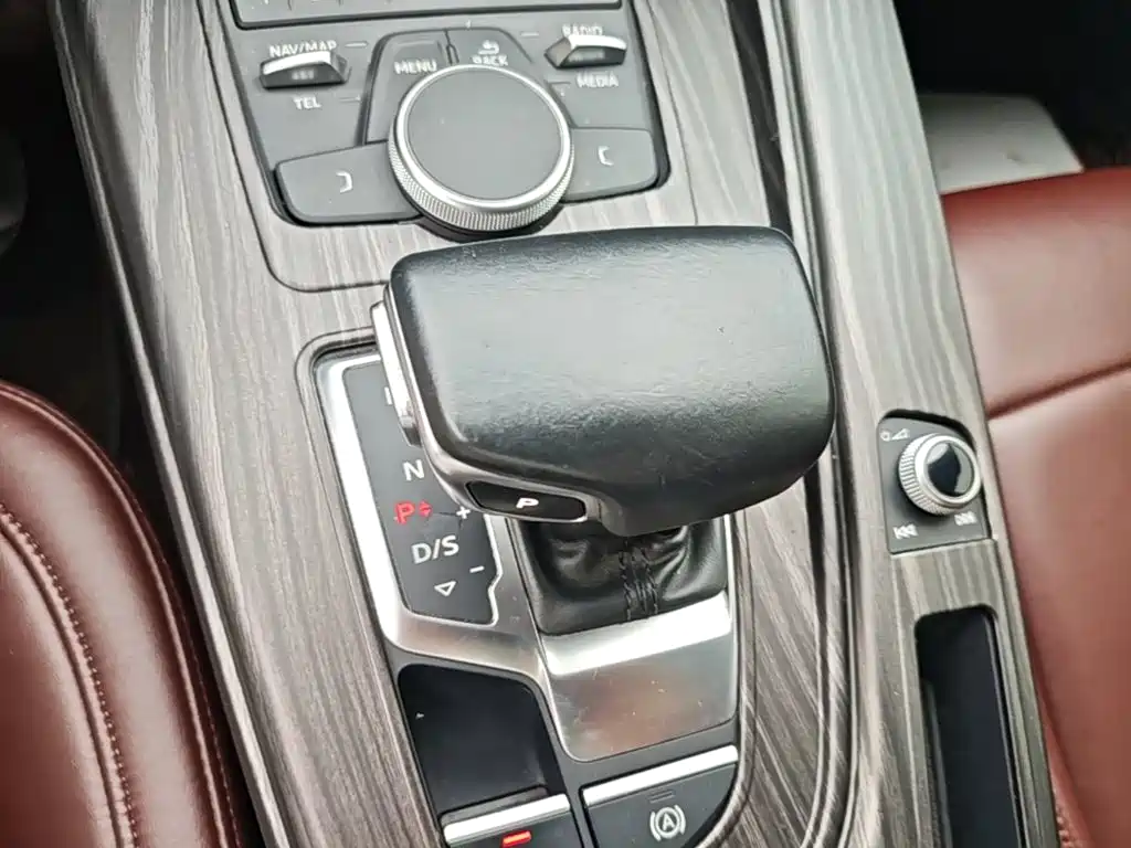 Audi A4L 2020 — фото 14