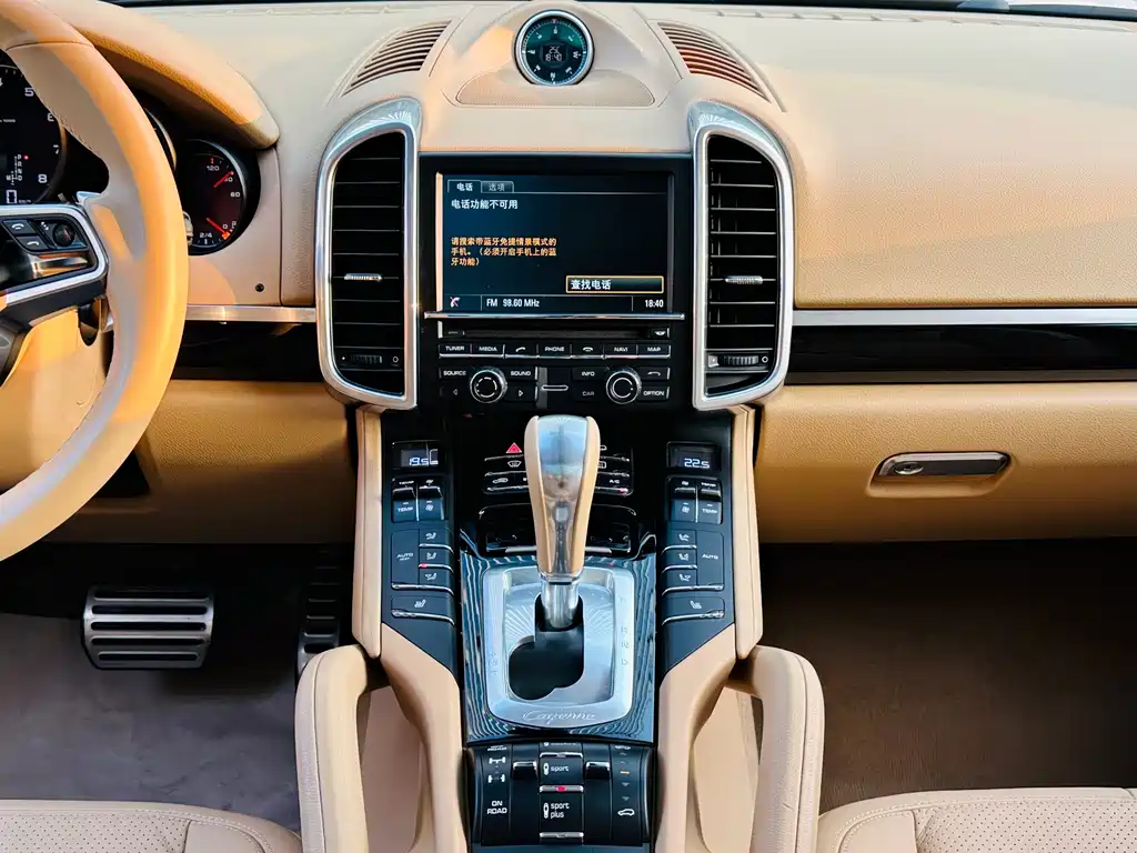 Porsche Cayenne 2017 — фото 18