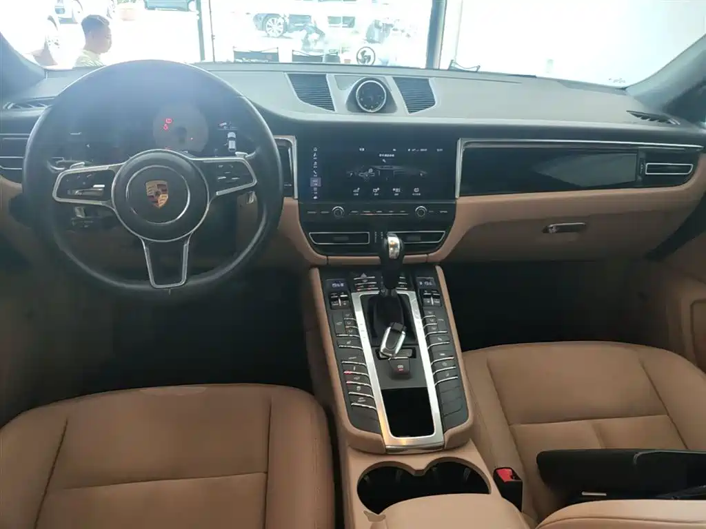 Porsche Macan 2020 — фото 10