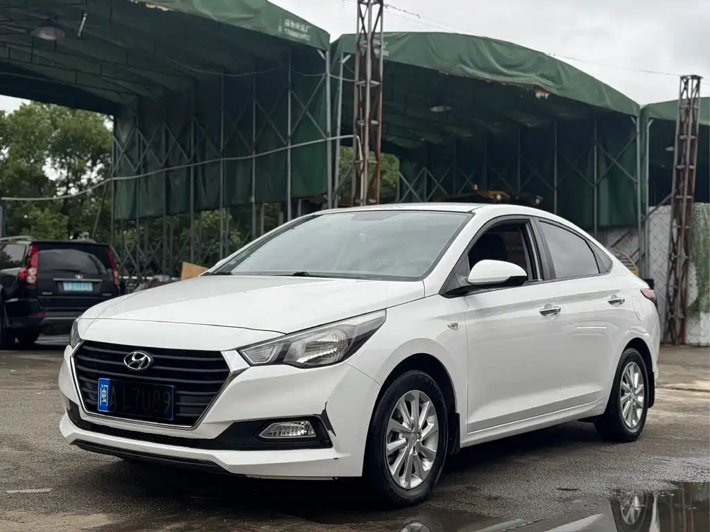 Hyundai Verna 2017 — фото 1