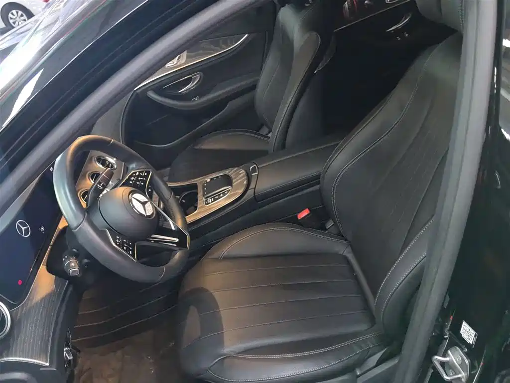 Mercedes-Benz E-Class 2023 — фото 15