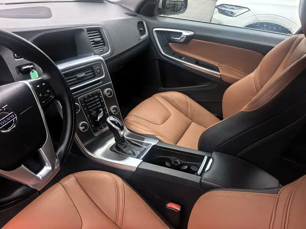 Volvo S60 2015 — фото 14