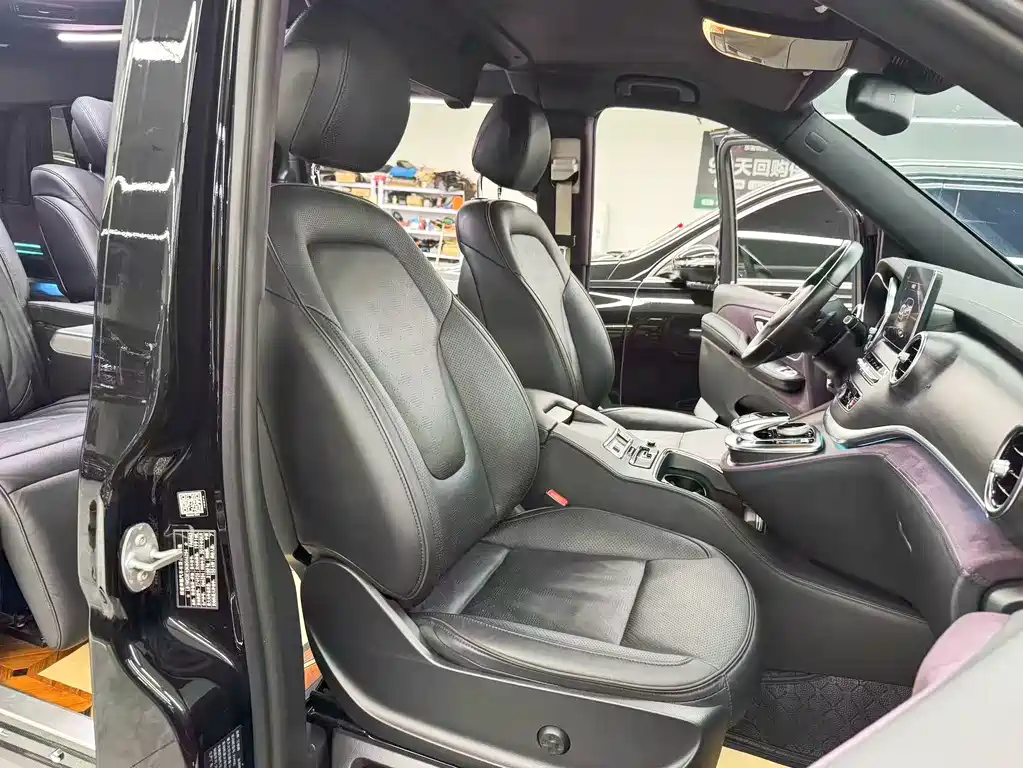 Mercedes-Benz V-Class 2019 — фото 19