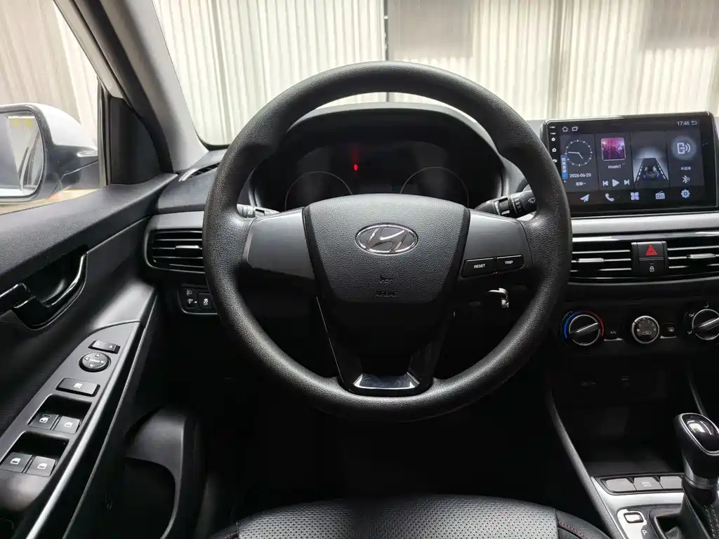 Hyundai Elantra 2023 — фото 14
