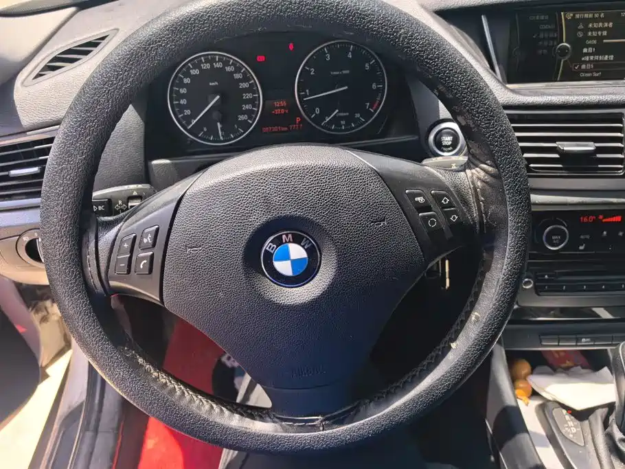 BMW X1 2014 — фото 15
