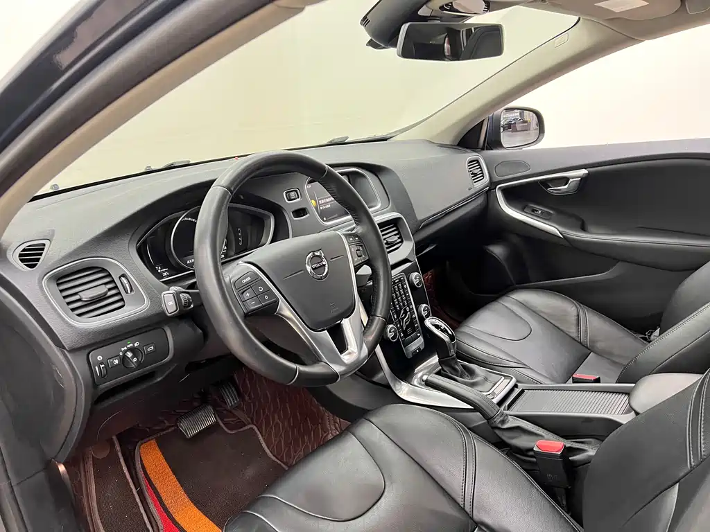 Volvo V40 2018 — фото 17