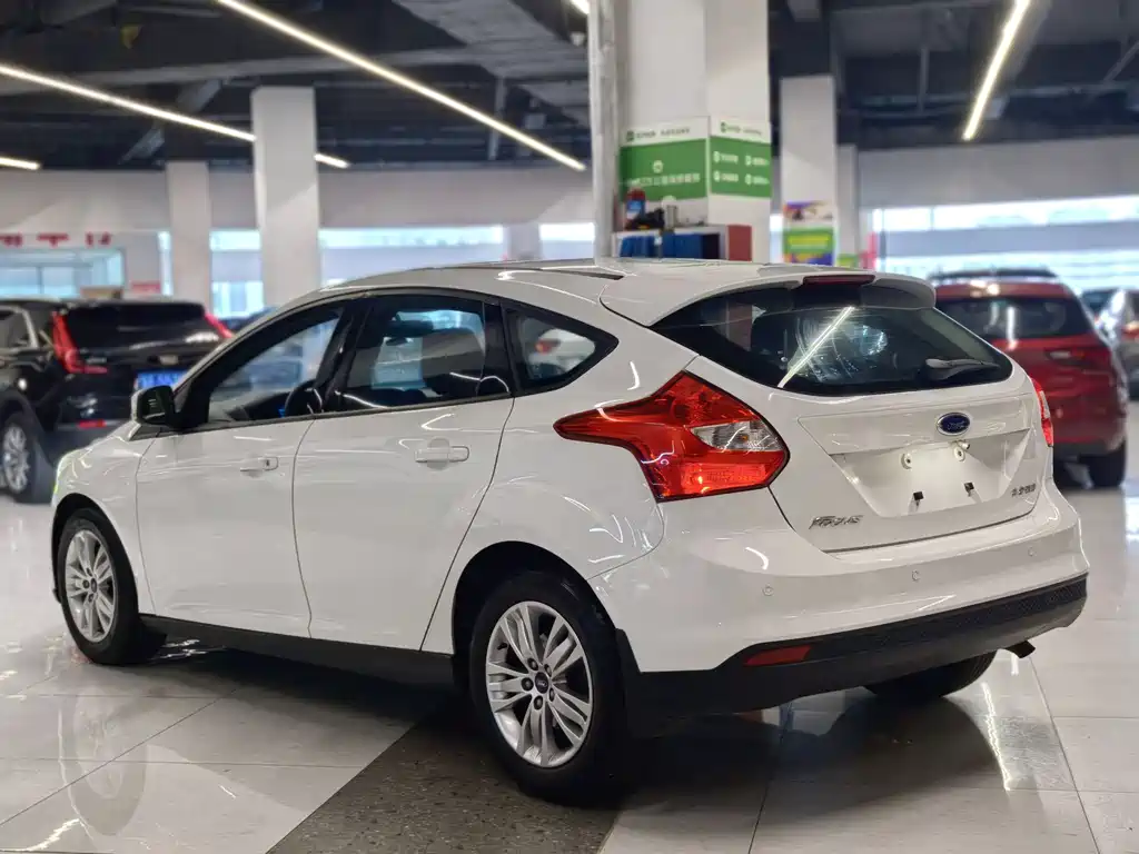 Ford Focus 2015 — фото 4