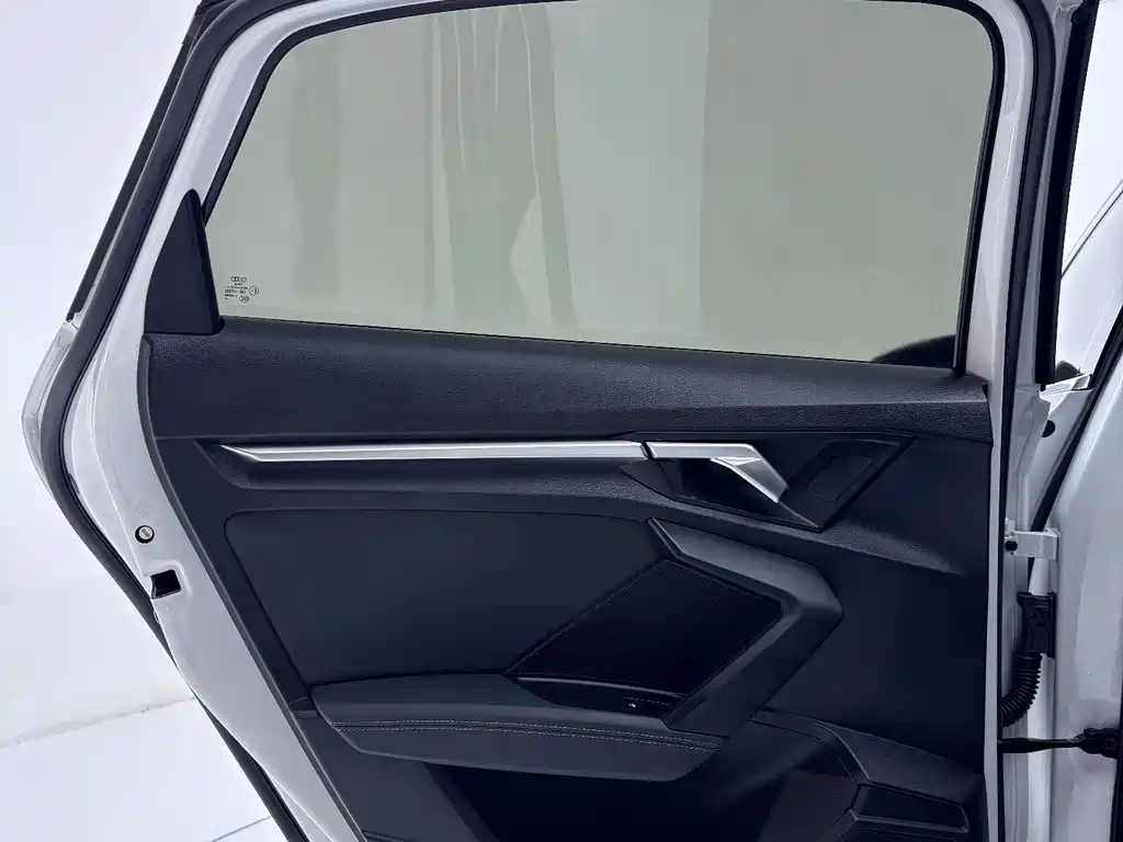 Audi A3 2023 — фото 11