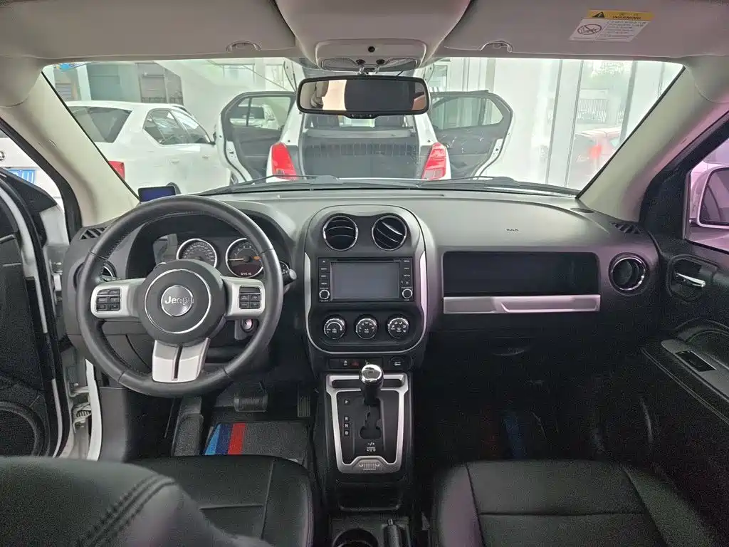 Jeep Compass 2014 — фото 11