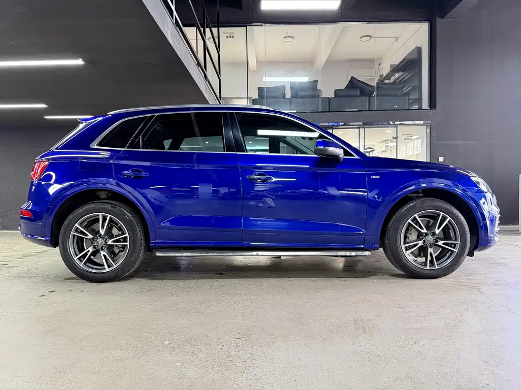 Audi Q5L 2021 — фото 10