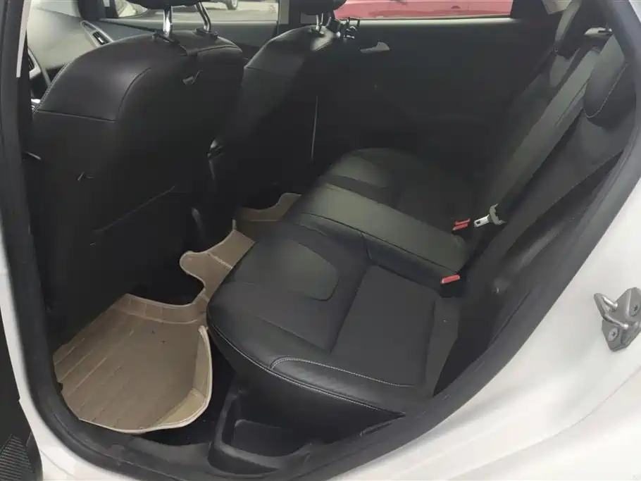 Ford Focus 2015 — фото 11