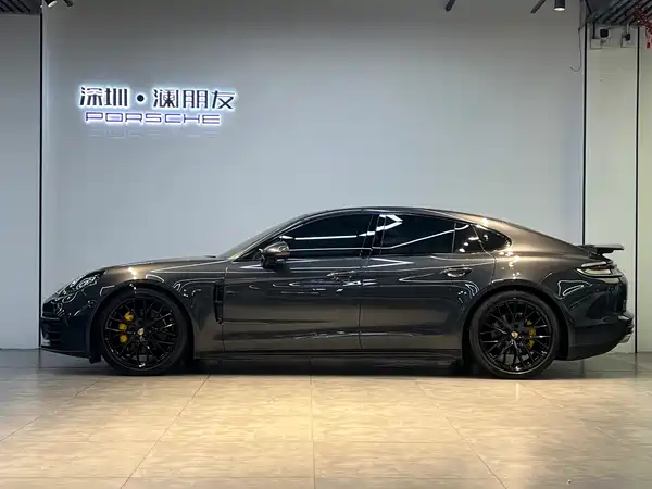 Porsche Panamera 2021