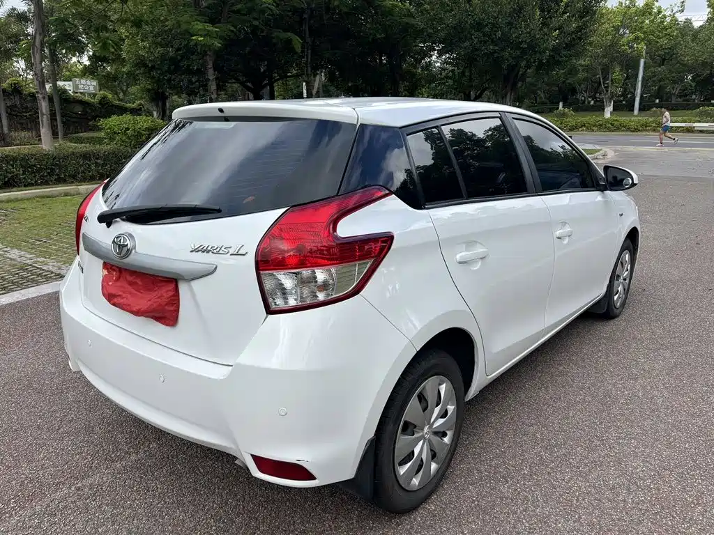 Toyota Yaris L 2015 — фото 8